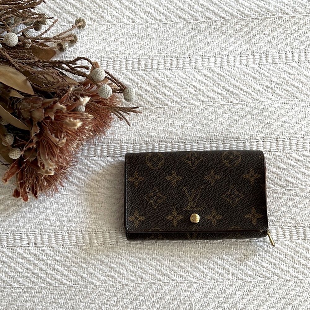 Louis Vuitton Authentic Monogram Canvas Porte Monnaie Tresor Wallet
